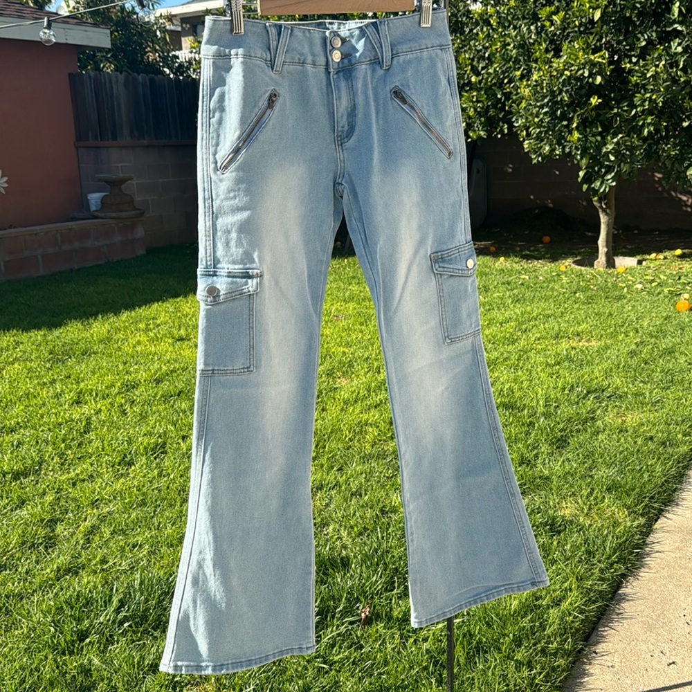 Brand - PrettyLittleThing, light blue washed jean women, size 4